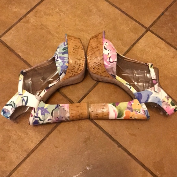 Trending look! Dolce Vita floral platform heels EUC - Picture 7 of 10